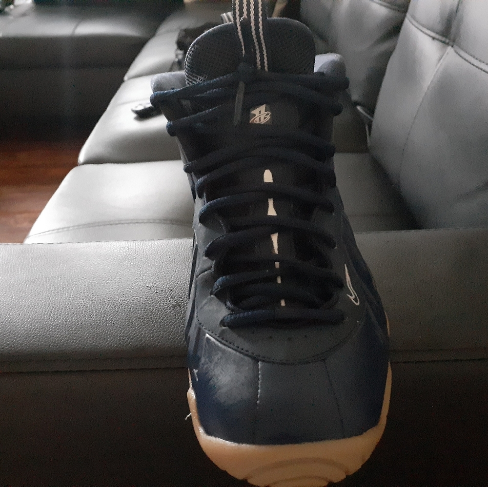 Sneaker - Picture 2 of 4